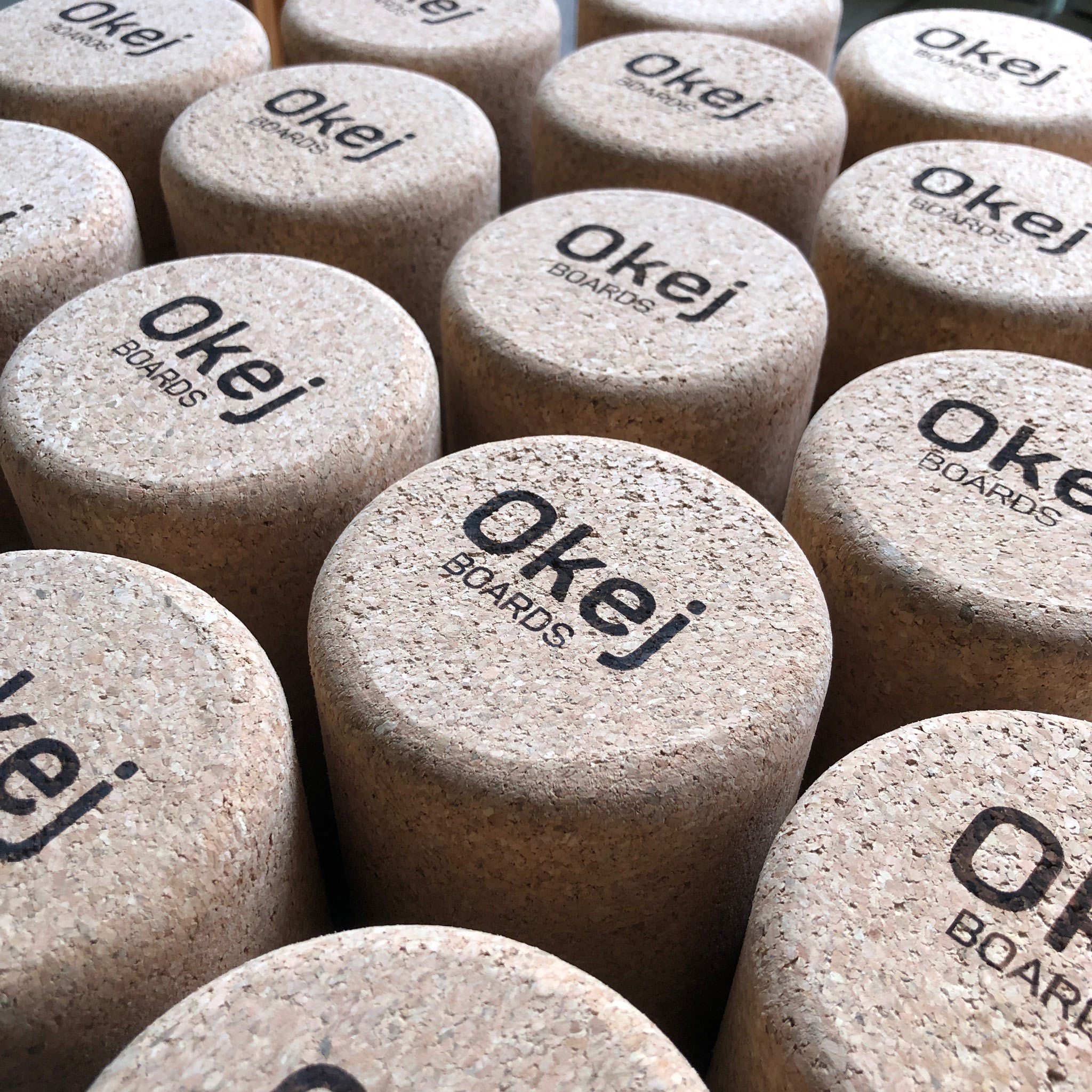 OKEJ-Balance-Board-mit-Korkrolle–handmade-with-love-in-Innsbruck-Tirol-Austria–Cork-Rolls