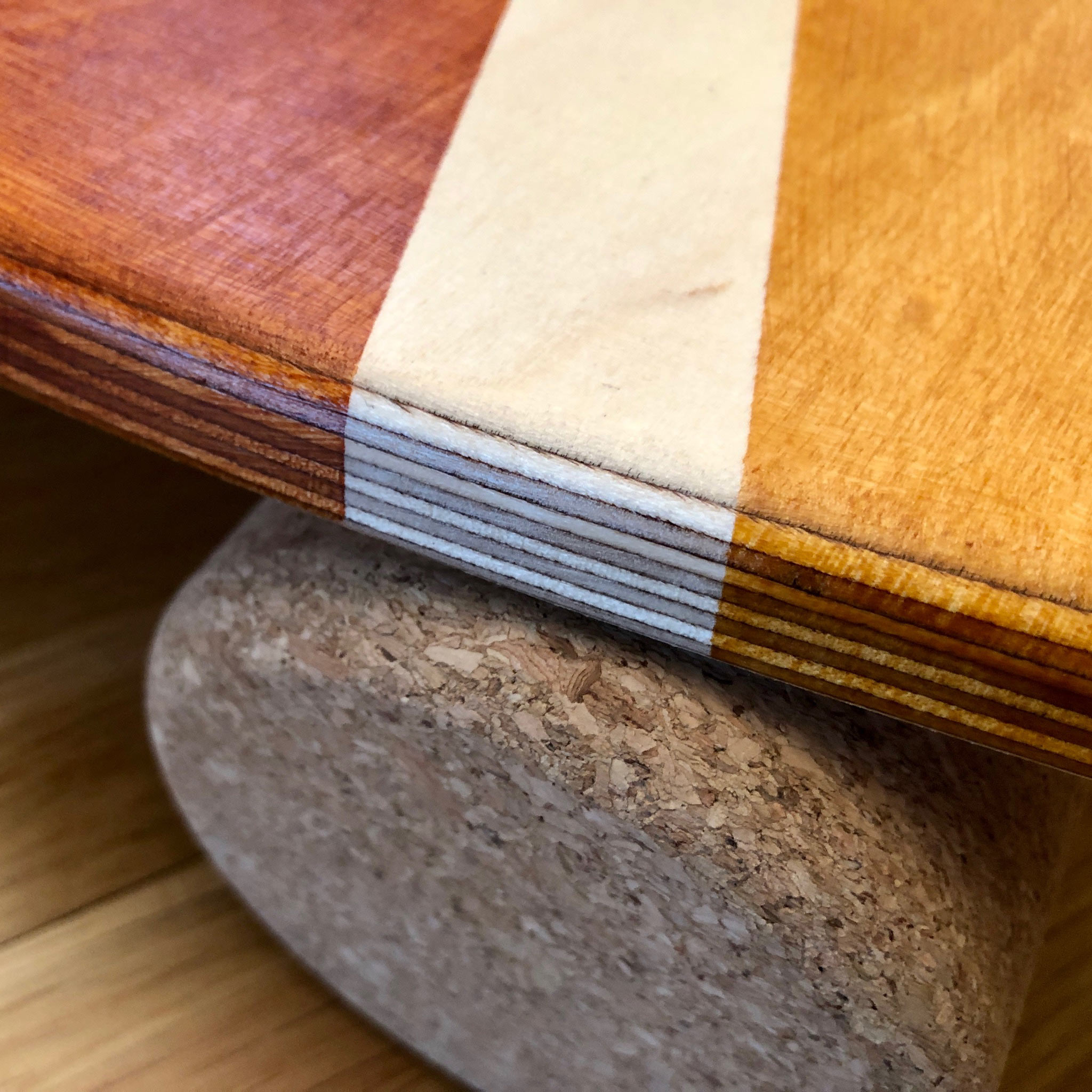 OKEJ-Balance-Board-mit-Korkrolle–handmade-with-love-in-Innsbruck-Tirol-Austria–Detail