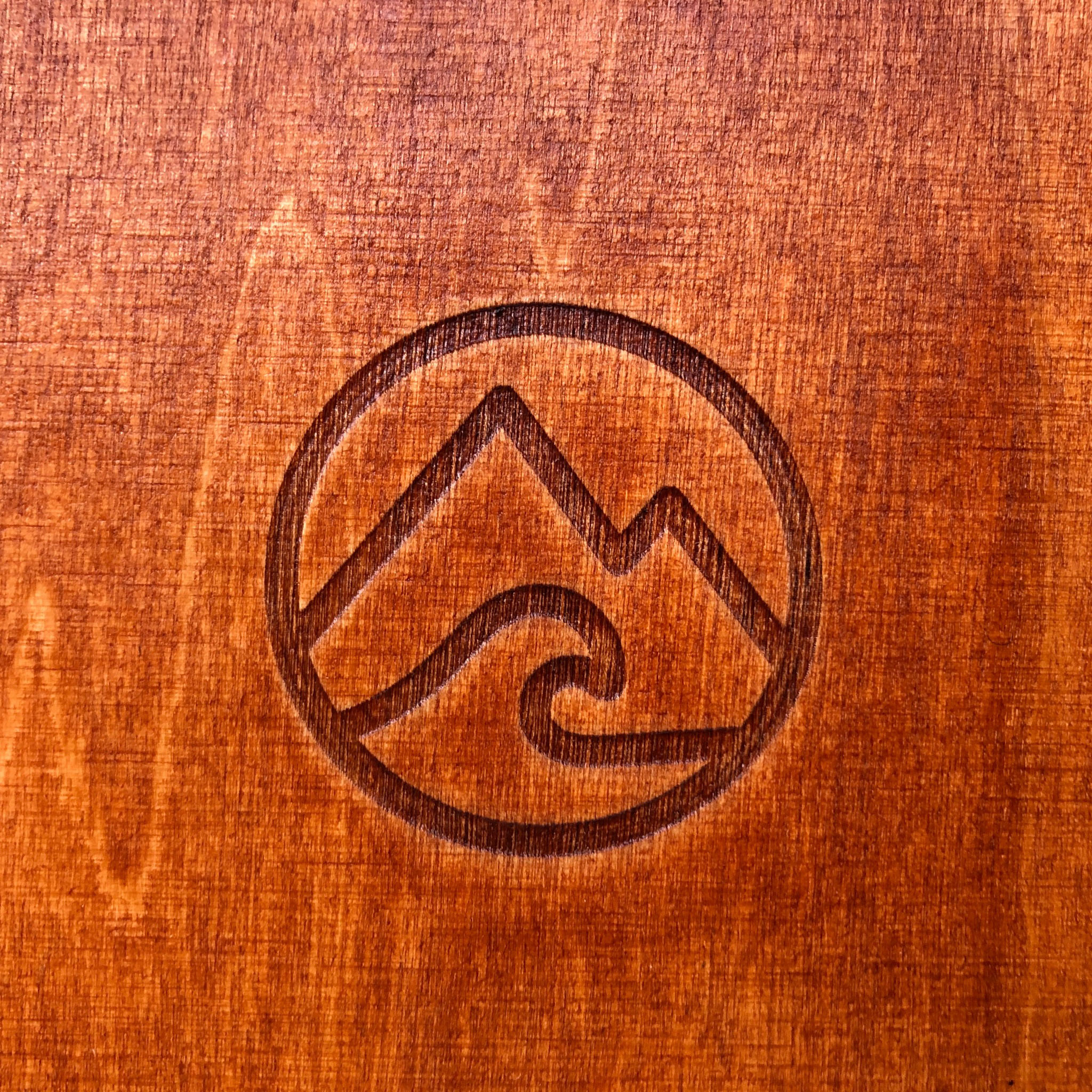 OKEJ-Balance-Board-mit-Korkrolle–handmade-with-love-in-Innsbruck-Tirol-Austria–Logo-1